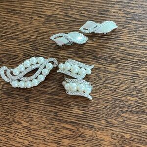 Elegant Silver and Pearl Jewelry Set